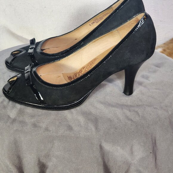 Sofft Black Suede and Patent Leather 3" Peep Toe Bow Detail Dress Pump Size 6.5M - Picture 11 of 16